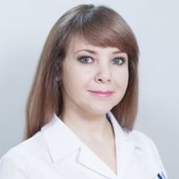 Портретный снимок врача, приём в городе Астана