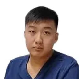 Портретный снимок врача, приём в городе Алматы