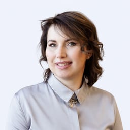 Портретный снимок врача, приём в городе Астана