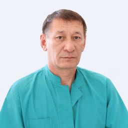 Портретный снимок врача, приём в городе Астана