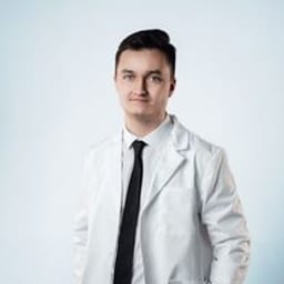 Портретный снимок врача, приём в городе Алматы