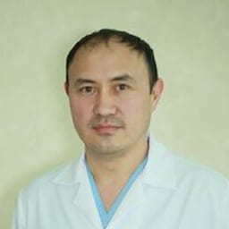 Портретный снимок врача, приём в городе Астана