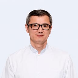 Портретный снимок врача, приём в городе Алматы