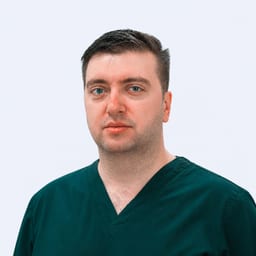 Портретный снимок врача, приём в городе Алматы