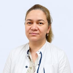Портретный снимок врача, приём в городе Алматы