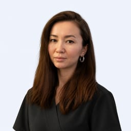 Портретный снимок врача, приём в городе Астана