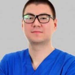 Портретный снимок врача, приём в городе Астана
