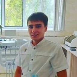 Портретный снимок врача, приём в городе Астана