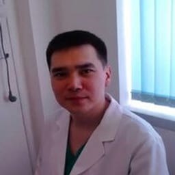Портретный снимок врача, приём в городе Астана