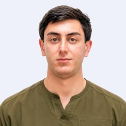 Портретный снимок врача, приём в городе Алматы
