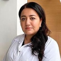 Портретный снимок врача, приём в городе Алматы