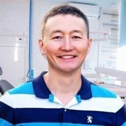 Портретный снимок врача, приём в городе Астана
