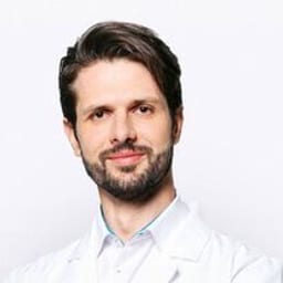 Портретный снимок врача, приём в городе Алматы