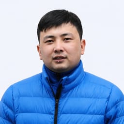 Портретный снимок врача, приём в городе Астана