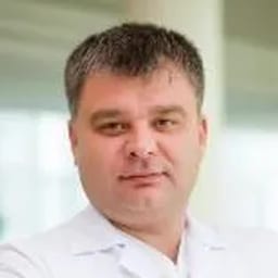Портретный снимок врача, приём в городе Астана