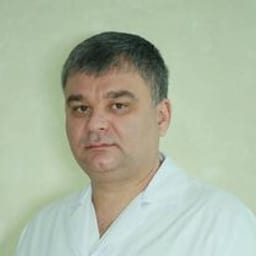 Портретный снимок врача, приём в городе Астана