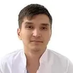 Портретный снимок врача, приём в городе Астана