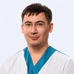 Портретный снимок врача, приём в городе Астана