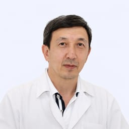 Портретный снимок врача, приём в городе Астана