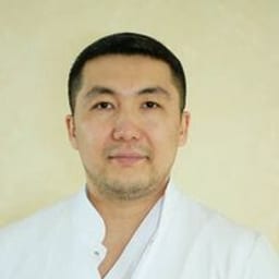 Портретный снимок врача, приём в городе Астана
