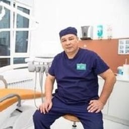 Портретный снимок врача, приём в городе Астана