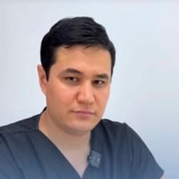 Портретный снимок врача, приём в городе Алматы