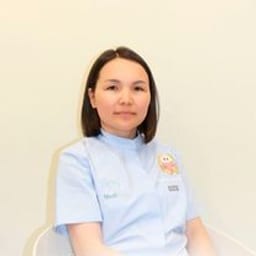 Портретный снимок врача, приём в городе Астана