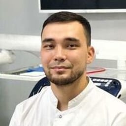 Портретный снимок врача, приём в городе Алматы