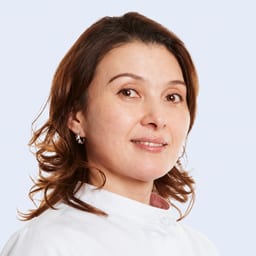 Портретный снимок врача, приём в городе Алматы