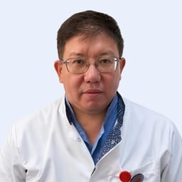 Портретный снимок врача, приём в городе Алматы