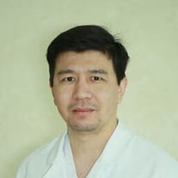 Портретный снимок врача, приём в городе Астана