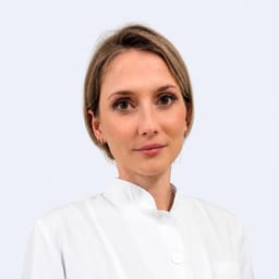 Портретный снимок врача, приём в городе Астана