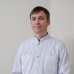 Портретный снимок врача, приём в городе Астана