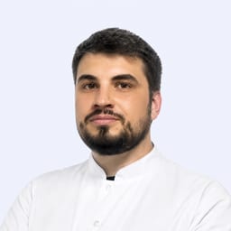 Портретный снимок врача, приём в городе Алматы