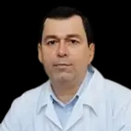 Портретный снимок врача, приём в городе Астана