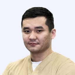 Портретный снимок врача, приём в городе Астана