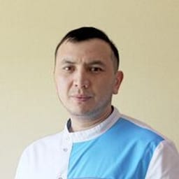 Портретный снимок врача, приём в городе Астана
