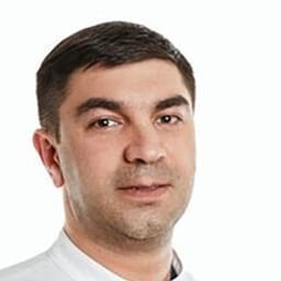 Портретный снимок врача, приём в городе Алматы