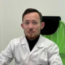 Портретный снимок врача, приём в городе Алматы