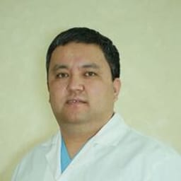 Портретный снимок врача, приём в городе Астана