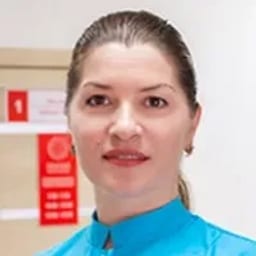 Портретный снимок врача, приём в городе Астана