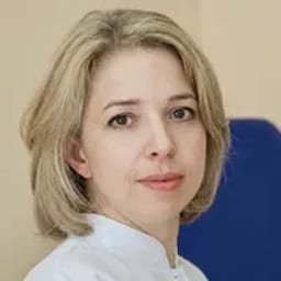 Портретный снимок врача, приём в городе Астана