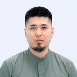 Портретный снимок врача, приём в городе Астана