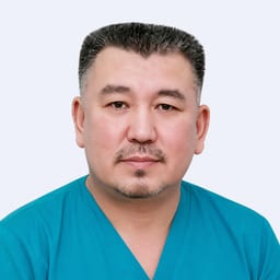 Портретный снимок врача, приём в городе Астана
