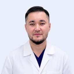 Портретный снимок врача, приём в городе Астана