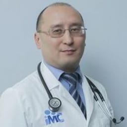 Портретный снимок врача, приём в городе Алматы
