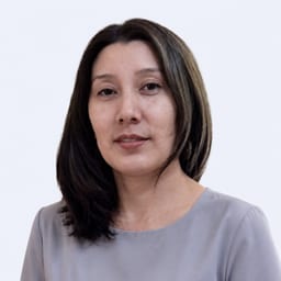 Портретный снимок врача, приём в городе Астана