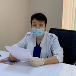 Портретный снимок врача, приём в городе Астана