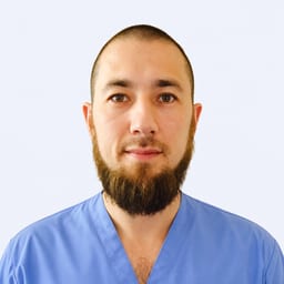 Портретный снимок врача, приём в городе Алматы