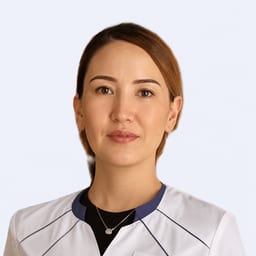 Портретный снимок врача, приём в городе Астана